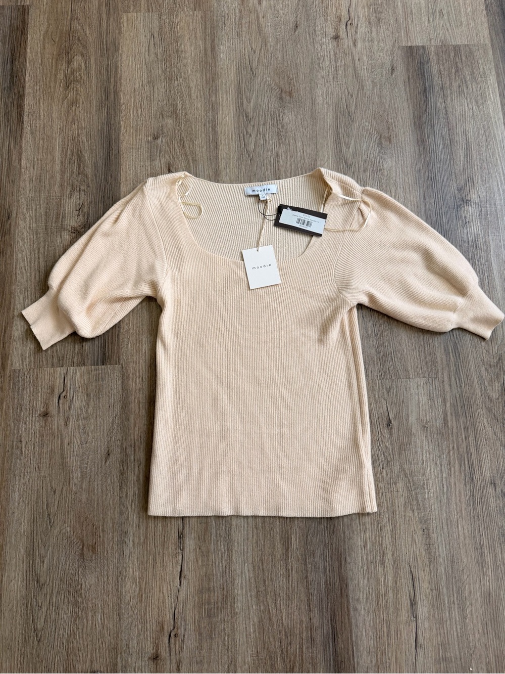 NWT! moodie Cream Ribbed Knit Short Sleeve Sweater - Large
